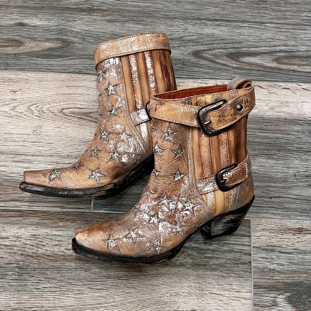 Dan Post Distressed Clip Toe Tan Cowboy Boots with sliver stars size 6.5